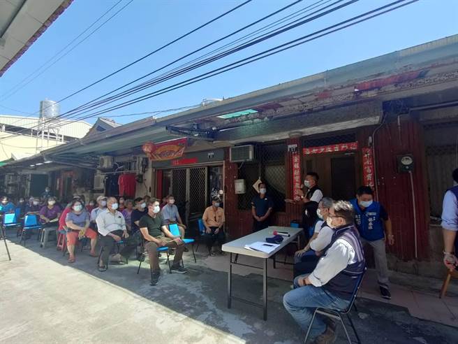 学田里里长刘枝铨表示，此工程居民期盼了10几年，如今将规画动工，居民也相当开心。（潘虹恩摄）