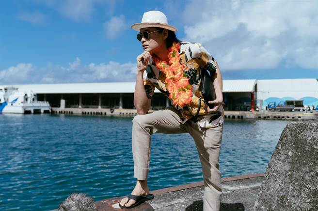 黃鐙輝劇中飾演落魄歌手到綠島淘金。（三禾行銷提供）