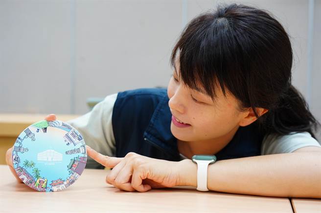 为鼓励全民反贿选，建立共同维持乾净选风的共识，新竹市警察局设计「反贿选」圆型彩绘杯垫，以乾净城市为概念，融入新竹市的着名景点。（新竹市警局提供／王惠慧新竹传真）