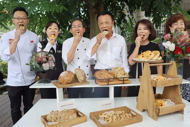 麵包师傅吴宝春也获邀参与，呈现与本地烘培坊协同创作开发在地食材的专属麵包。（吕妍庭摄） 