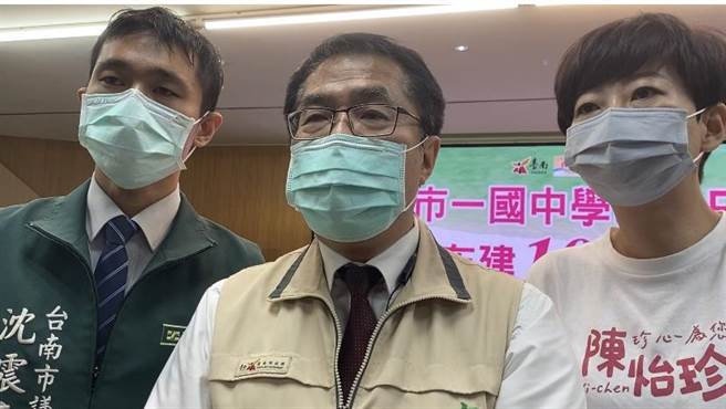 台南市长黄伟哲回应，原台南州会转型做为中西区图书馆是符合地方需求，指谢议员对图书馆概念还存在于2、30年前。(曹婷婷摄)