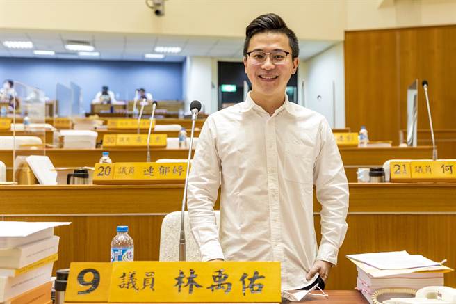 县议员林禹佑建议县府每年评鑑托婴中心，公布须改善缺失，才能提升托育环境品质。（罗浚滨摄）