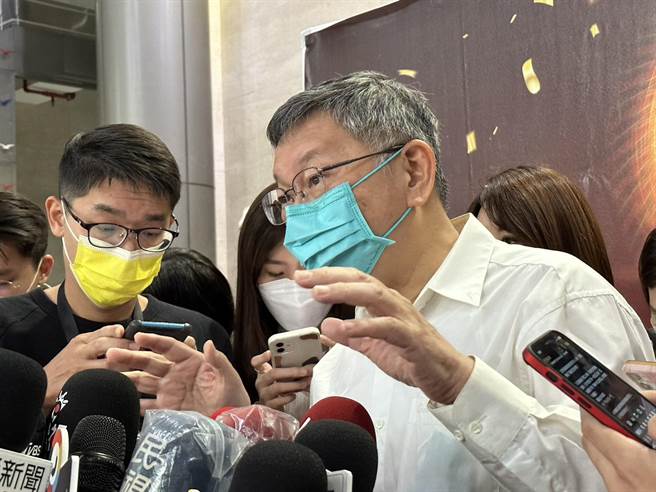 台北市长柯文哲今下午出席27届金轮奖颁奖典礼，会后受访（陈薏云摄）。