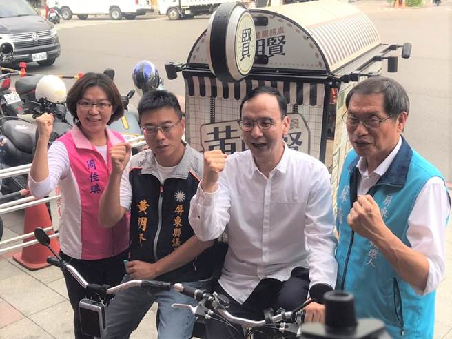 国民党主席朱立伦13日南下屏东替同党屏东县长参选人苏清泉助选，他说，今天特地来屏东其实很关键，最近苏清泉很多民调持续上升中，非常看好他。（谢佳潾摄）