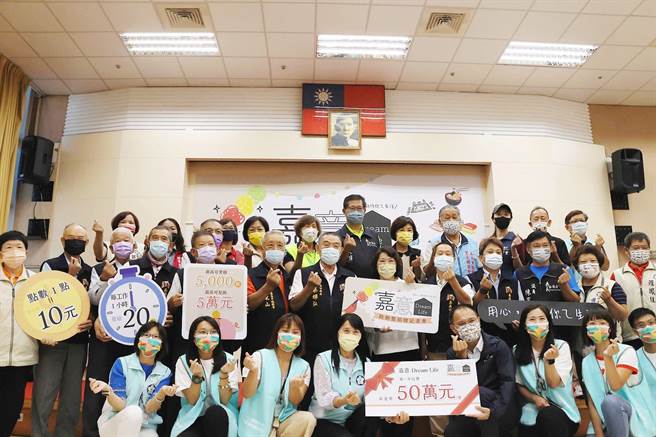 今嘉义市政府宣布「嘉意Dream Life」脱贫创新计画展开，鼓励弱势家庭以劳动服务换取点数，再以点数换所需物资。（吕妍庭摄）