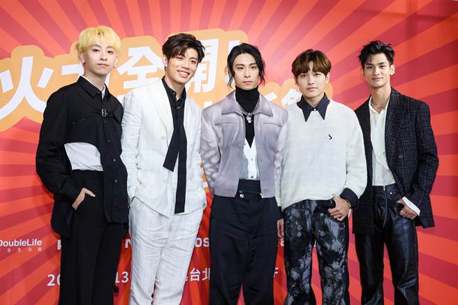 曹家齐（左起）、陈峻廷、MAX、李承隆、夏浦洋。（罗永铭摄）