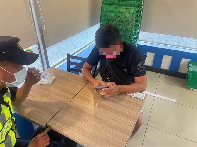 警方经过一番晓以大义，杨男才说因与网友裸聊疑被侧录，对方要求买游戏点数才能赎回不雅影片。（布袋分局提供∕吕妍庭嘉义传真）