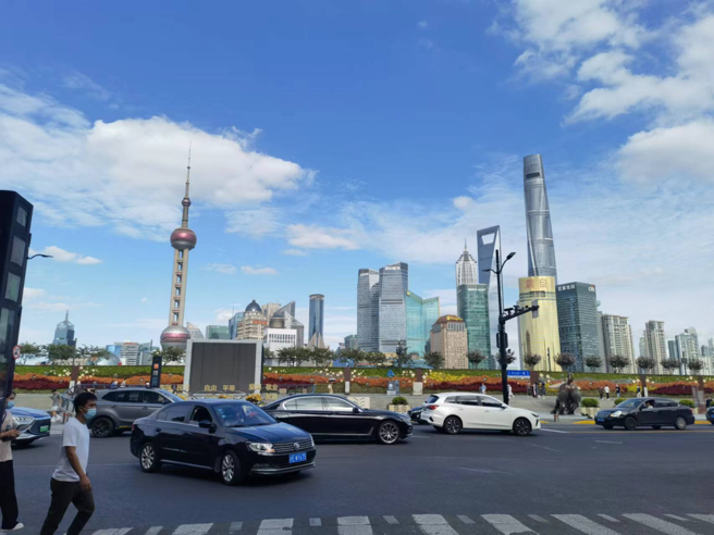 面臨著史上最難就業的一年，來到上海。（作者提供）