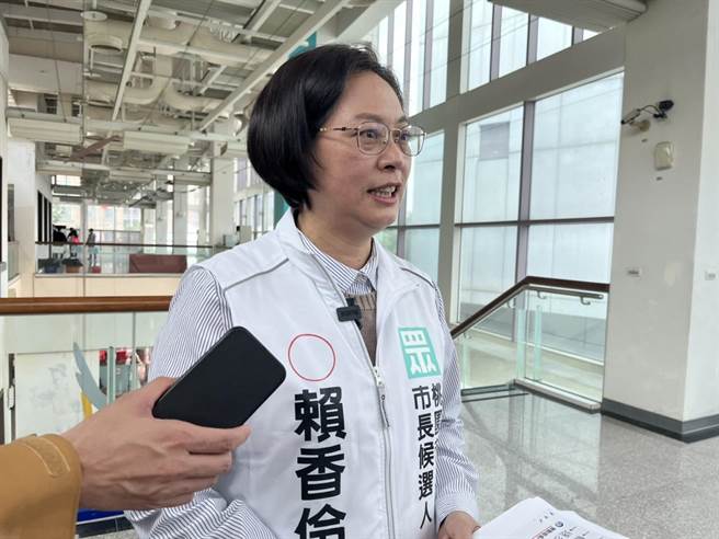 民眾黨桃園市長參選人賴香伶批評民進黨桃園市長參選人鄭運鵬，身為立委又是參選人，卻在自主健康管理期違規跑活動，知法犯法的作法相當不可取。（陳夢茹攝）