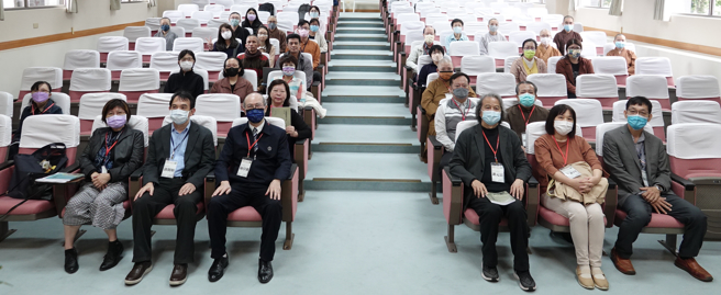 「宜兰县佛寺志第一集发表论坛」全体人员合影。(照片/佛光大学提供)

