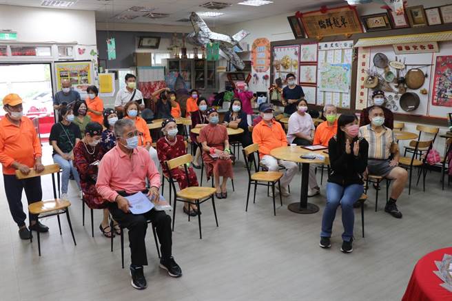 竹围社区发展协会积极经营社区活动，许多已搬迁的长辈都会回来参与。（蔡明亘摄）