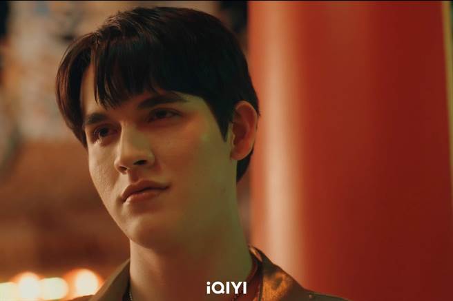 Bank饰演富家少爷Yai。（爱奇艺国际站提供）