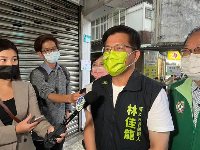 林佳龙批评侯家军的公车广告是错误示范，侯友宜的反应更是价值观偏差。（王扬杰摄）