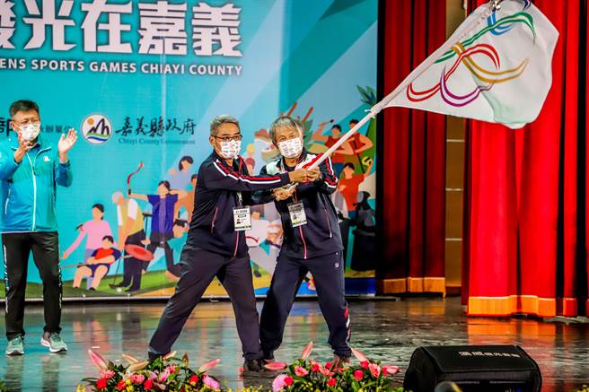 为期6天的2022全民运动会今落幕，2年后由屏东县接力举办，今并举办会旗交接。（嘉义县政府提供∕吕妍庭嘉义传真）