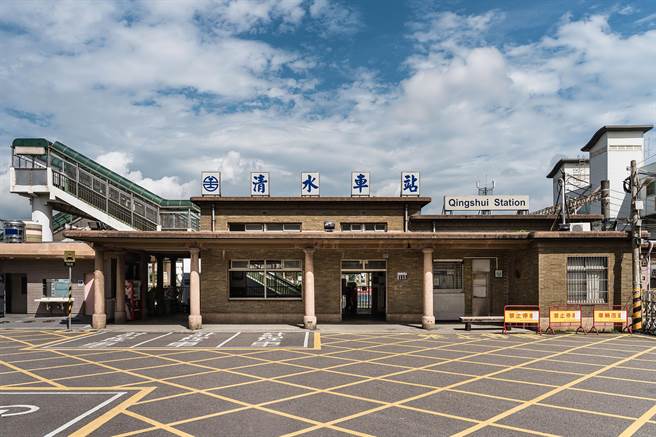 10月11日通车纪念日当天，文化局举办2场次海线古蹟巡礼活动。（台中市府提供）