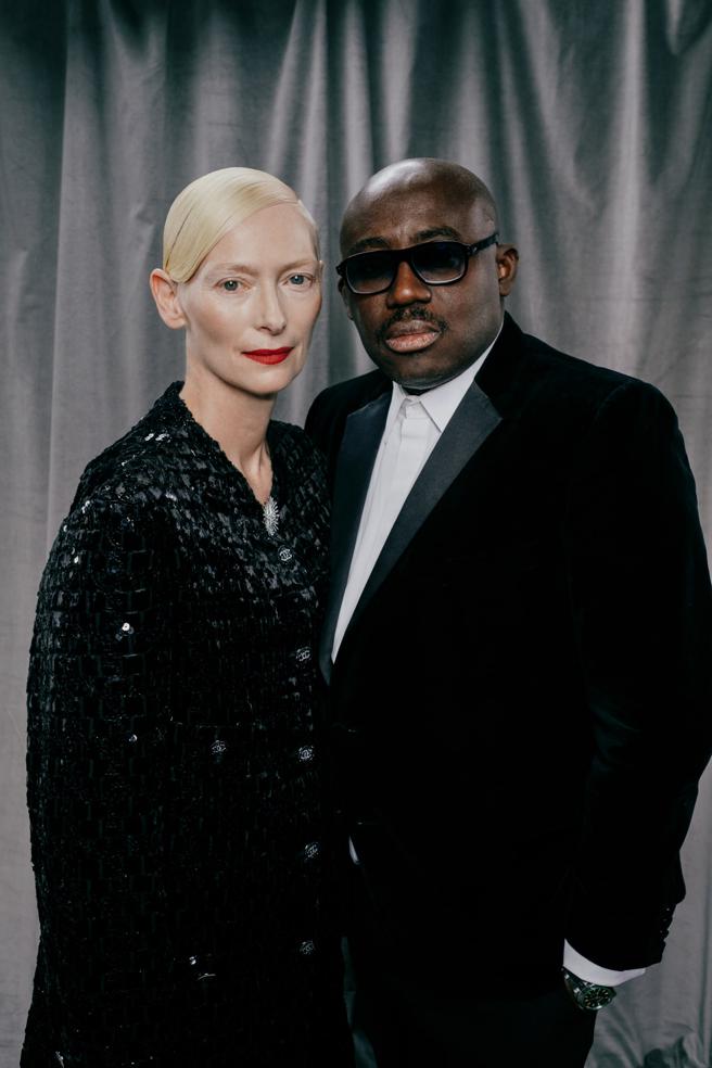 香奈儿全球品牌大使、奥斯卡金像奖得主与英国电影协会会士蒂妲史云顿与英国《Vogue》杂志总编辑Edward Enninful OBE。（CHANEL提供）