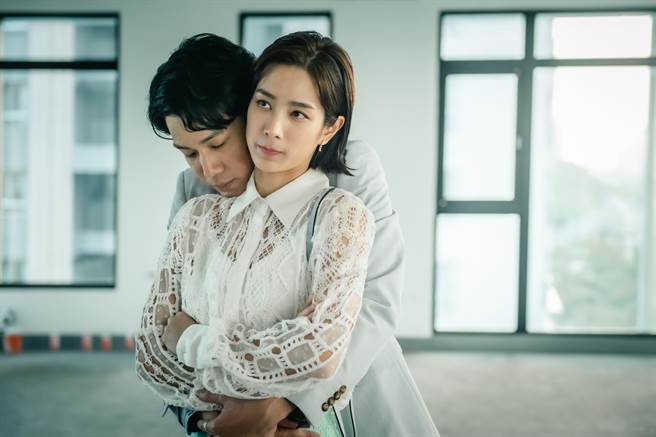 温贞菱剧中约会薛仕凌却陷数位性暴力。（Netflix提供）