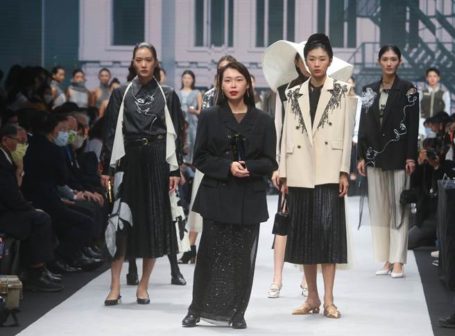 时装设计新人奖优胜奖为杨佳凰作品「美丽的人们呀」。（陈君玮摄）