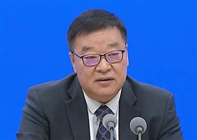 梁万年谈大陆坚持动态清零不能与病毒共存是因生命至上，太多未知。（大陆央视）