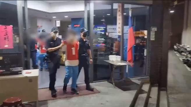 與民眾發生口角的陣頭成員被警方依社維法送辦。（警方提供）