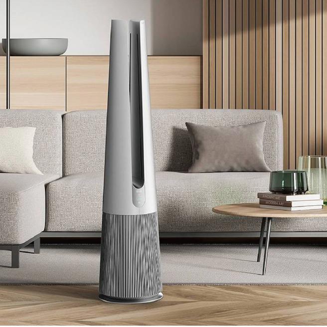 新光三越信义新天地新品上市，集雅社LG PuriCareAeroTower风革机，特价2万5900元，原价2万7900元。（新光三越提供）