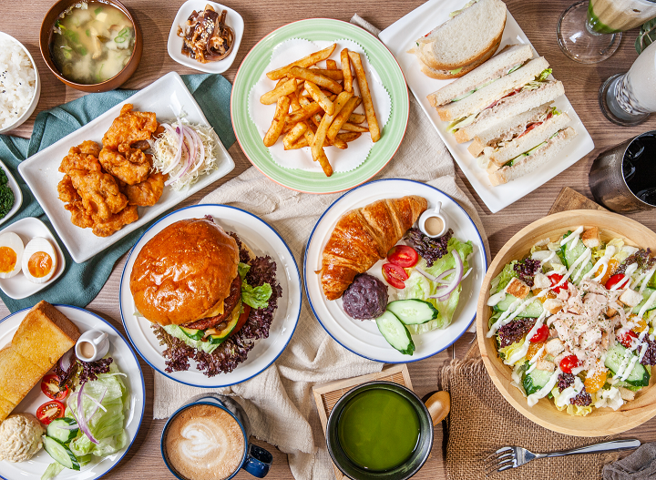 微风松高PAPA LEWIS大坂珈琲，解封4人套餐，特价1680元，原价2080元。（微风提供）