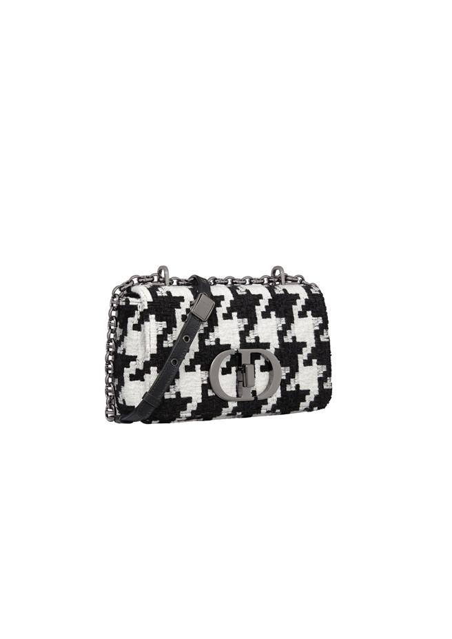 台北101 Dior Caro黑白帆布千鸟格纹小型炼带包，价格店洽。（台北101提供）