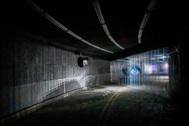 《平行剧场——轨迹与重影的厅院35 》文件展于爱国东路侧的入口意象。（国家两厅院提供）