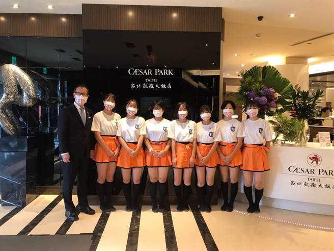 中華文化總會為「橘色惡魔」日本京都橘高校吹奏部學生安排下榻台北凱撒大飯店。（台北凱撒飯店提供）