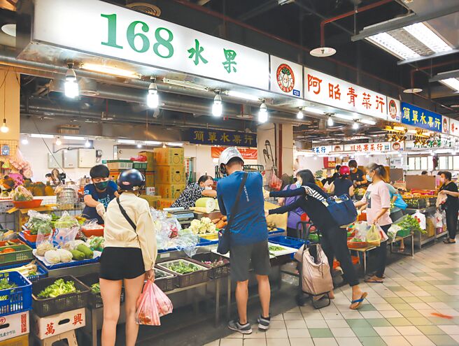 新北市8月底推出「空摊活化计画」，推出第1年每月1元租金，盼减少空摊数，但计画实施以来，空摊数仍维持100余摊。市场处回应，空摊数未变动是受一般摊贩流动影响，整体空摊率与各县市略同。（新北市市场处提供／蔡雯如新北传真）