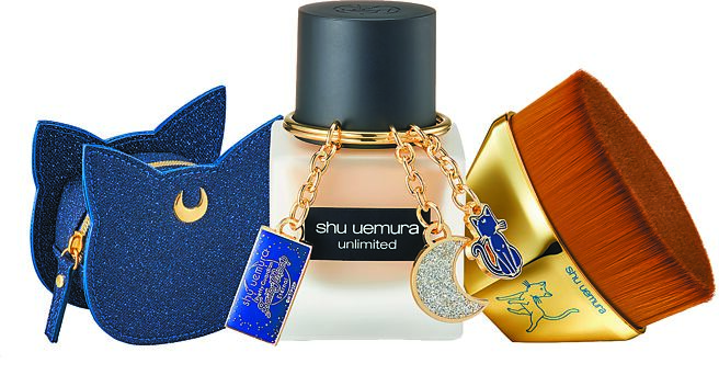 台中大遠百shu uemura植村秀美少女戰士聯名彩妝，#55零刷痕粉底刷、無極限粉底液、美少女戰士鑰匙圈、美少女戰士路娜限量包，價值3800元、推薦價3420元。（遠百提供）