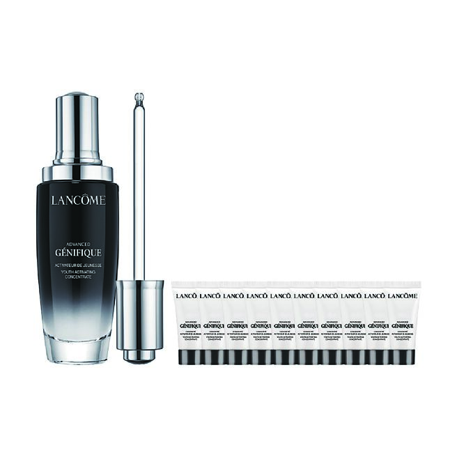 新竹大遠百Lancome蘭蔻超未來肌因賦活露大容量組，含超未來肌因賦活露75ml、超未來肌因賦活露5ml×10，價值1萬2130元、特價4950元，限量10組。（遠百提供）