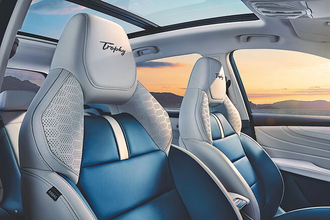 MG HS PHEV專屬冰封白雙色內裝，前座為一體式賽車座椅。（MG Taiwan提供）