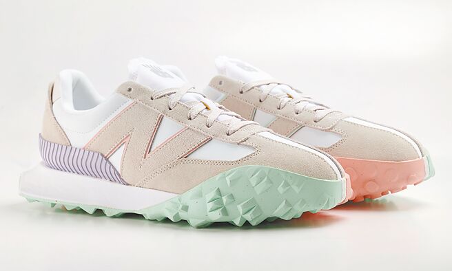 比漾廣場New Balance彩色泡泡糖休閒鞋，原價3480元、特價3132元，限量10雙。（比漾廣場提供）
