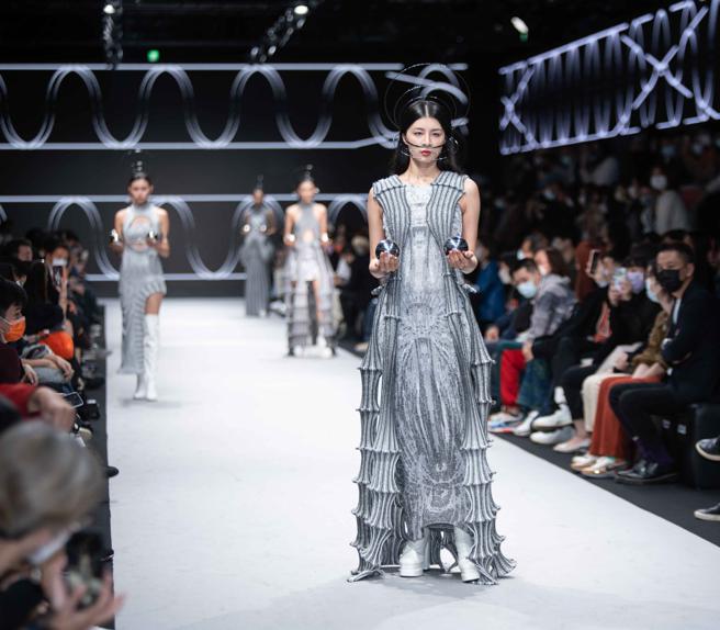 林玥妤以作品「磁线」拿下第36届设计新人奖优胜。（吴松翰摄）