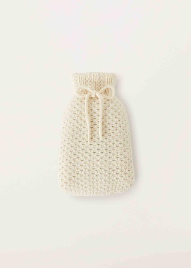 Loro Piana_粗针织毛球，1万9300元。（Loro Piana提供）