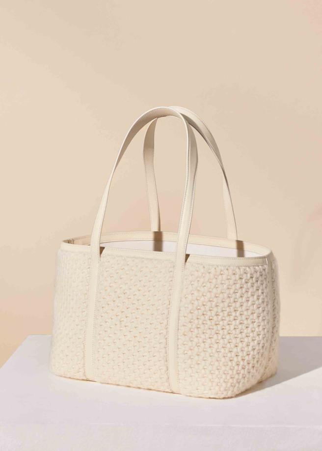 Loro Piana 针织托特包，9万7300元。（Loro Piana提供）