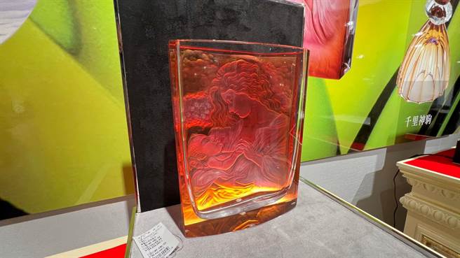 《生之悦》全世界限量仅有8件，台北已经卖出3件，这次有1件到高雄展出。（柯宗纬摄）