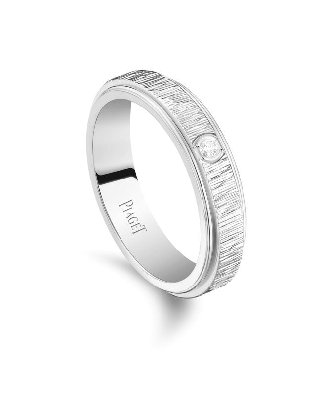 伯爵Possession系列白金宫廷式雕刻饰纹镶钻戒指，7万8000元。（PIAGET提供）