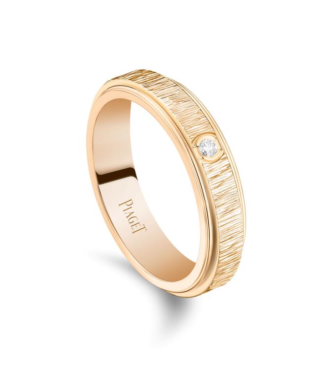 伯爵Possession系列宫廷式雕刻饰纹玫瑰金镶钻戒指，6万9000元。（PIAGET提供）