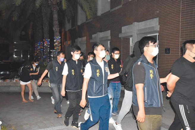 赖男遭街头私刑施暴，警方组成专案小组，锁定涉案车辆及犯嫌，22日凌晨将梁姓主嫌等9人追缉到案。（中时资料库）