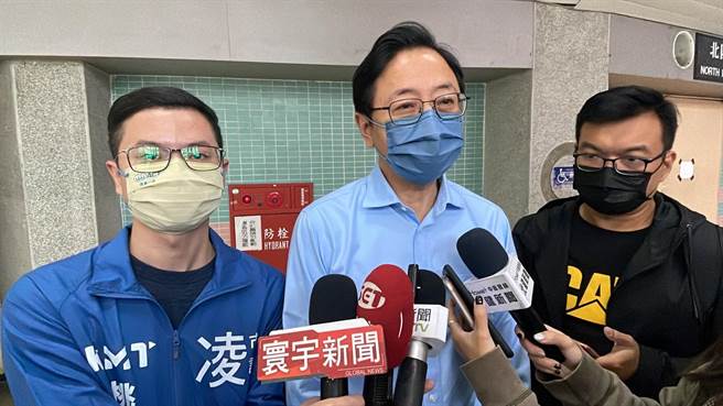 國民黨桃園市長參選人張善政今出席國際新創機器人節開幕記者會，對於先前推出要成立婦女局，遭綠營批評對桃園不了解、沒有配套措施，張善政反嗆民進黨桃園市長參選人鄭運鵬推出的政策毫無亮點。（陳夢茹攝）