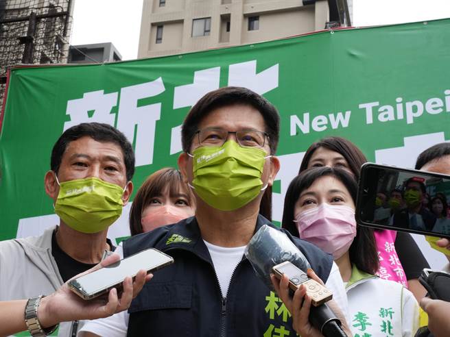 蔡英文總統13日致詞時，暗酸新北市長侯友宜2024有意選總統；對此林佳龍說，票投林佳龍，讓侯沒有包袱、安心去選2024，「不能當作另一個韓國瑜2.0或是朱立倫2.0」。(黃敬文攝)