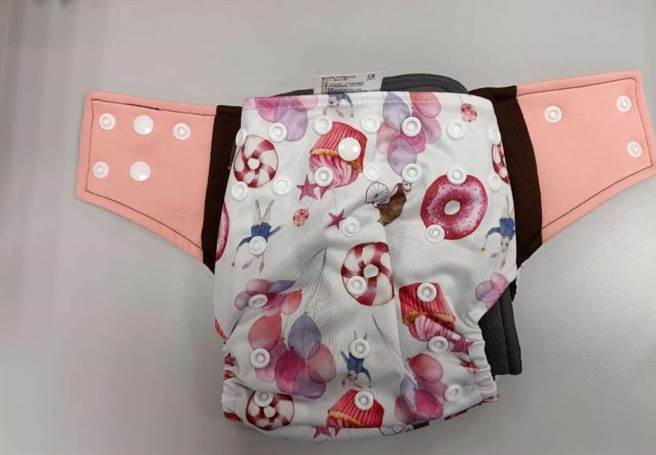 新北市法制局检验市售8款婴儿用布尿布材质全数合格，但其中3款经发局查出不符合商品标示法相关规定。（新北市法制局提供）