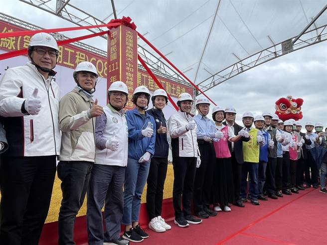 捷运万大树林线树林段今进行开工动土典礼，未来不仅可整合北北桃都会区的运输效益，新北市民也可在新庄线迴龙站及板南线土城站转乘，双北市核心区通勤时间将缩短30分钟。（蔡雯如摄）