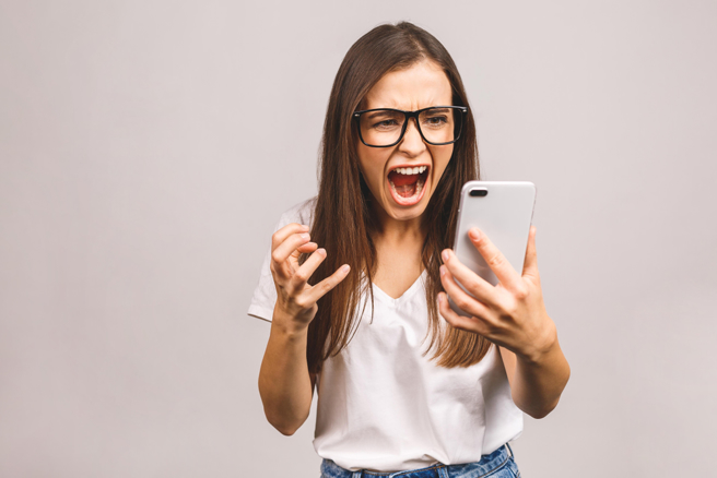 双鱼座、金牛座、双子座容易重色轻友，一心只想要花时间在另一半身上，朋友的邀约常常抛诸脑后。（示意图／Shutterstock）
