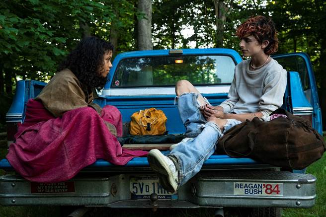 提摩西夏勒梅（右）与导演卢卡格达戈尼诺再度合作《骨肉的总和》。（金马提供）