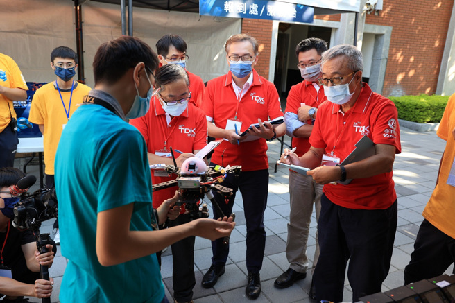 教育部表示，比赛的致胜关键绝对是团队合作，比赛过程的组装、设计等实作整合能力，这些经验都是为未来做准备。(照片/教育部提供)