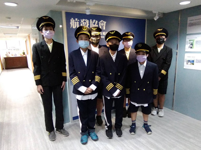 國中生參與職場體驗，對航空業相當感興趣。（航發協會提供）