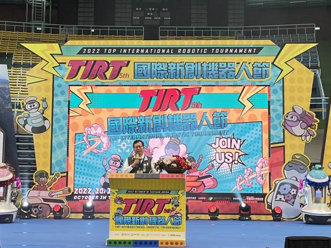 桃园市长郑文灿今出席2022国际新创机器人节，欢迎各地选手明、后天到场竞赛并参与抽奖。（陈梦茹摄）